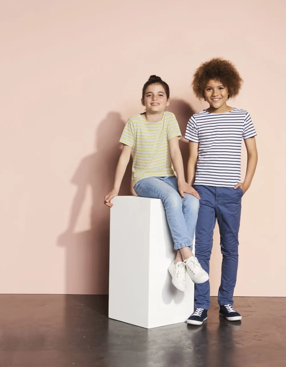 Футболка детская Miles Kids белая с красным заказать онлайн с вашим дизайном на заказ в Москве и области