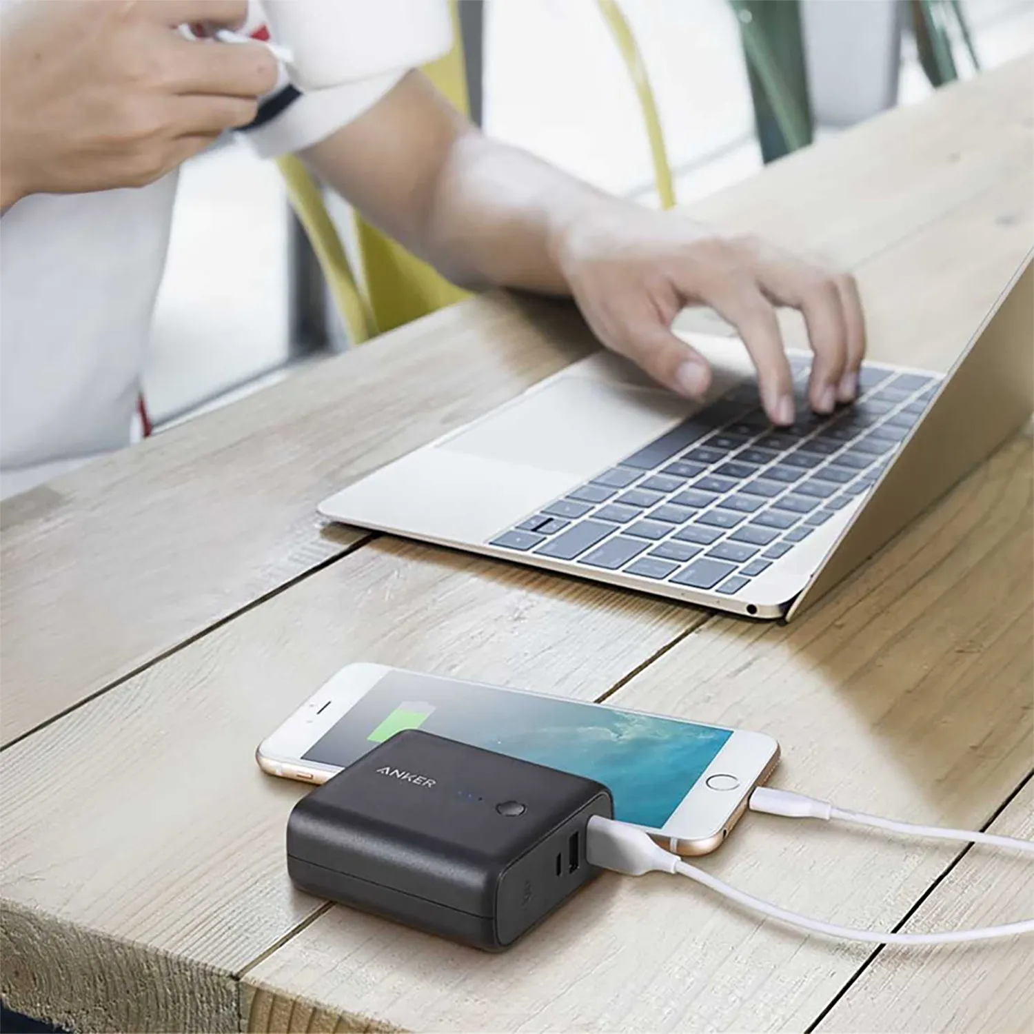 Сетевой зарядное устройство PowerCore с батареей заказать онлайн с вашим дизайном на заказ в Москве и области