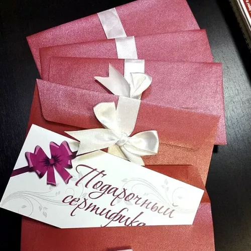 Печать и сборка приглашений в конвертах из дизайнерской бумаги с атласными бантами для ЭликсКлиник г. Королёв и для вас на заказ в Москве, области, да где угодно!