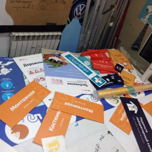 Таблички из пластика с фрезеровкой и без, самоклеящиеся плёнки и много разностей для открытия KidZania в г. Москва и для вас на заказ в Москве, области, да где угодно!