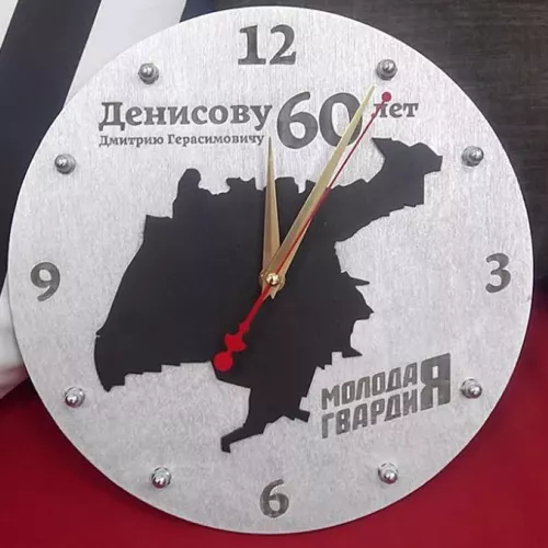 Часы деревянные, крашеные  и для вас на заказ в Москве, области, да где угодно!