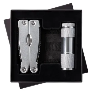 Набор Handmaster: фонарик и мультитул, серебристый заказать онлайн со своим дизайном в РПК КБ с доставкой и скидками