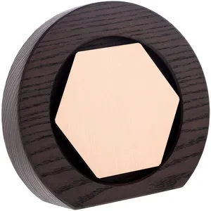 Стела Constanta Dark, с бронзовым шестигранником заказать онлайн со своим дизайном в РПК КБ с доставкой и скидками