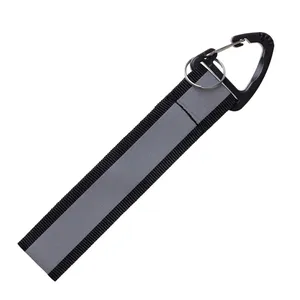 Светоотражающий брелок Flashline, серый с черным заказать онлайн со своим дизайном в РПК КБ с доставкой и скидками