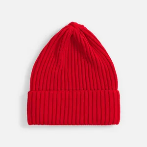 Шапка Yong, ярко-красная заказать онлайн со своим дизайном в РПК КБ с доставкой и скидками