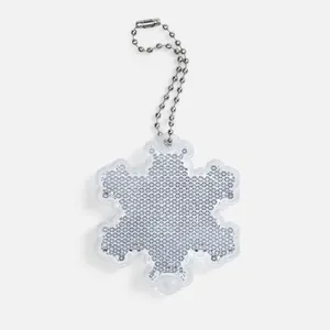 Пешеходный светоотражатель с цепочкой «Снежинка», белый заказать онлайн со своим дизайном в РПК КБ с доставкой и скидками